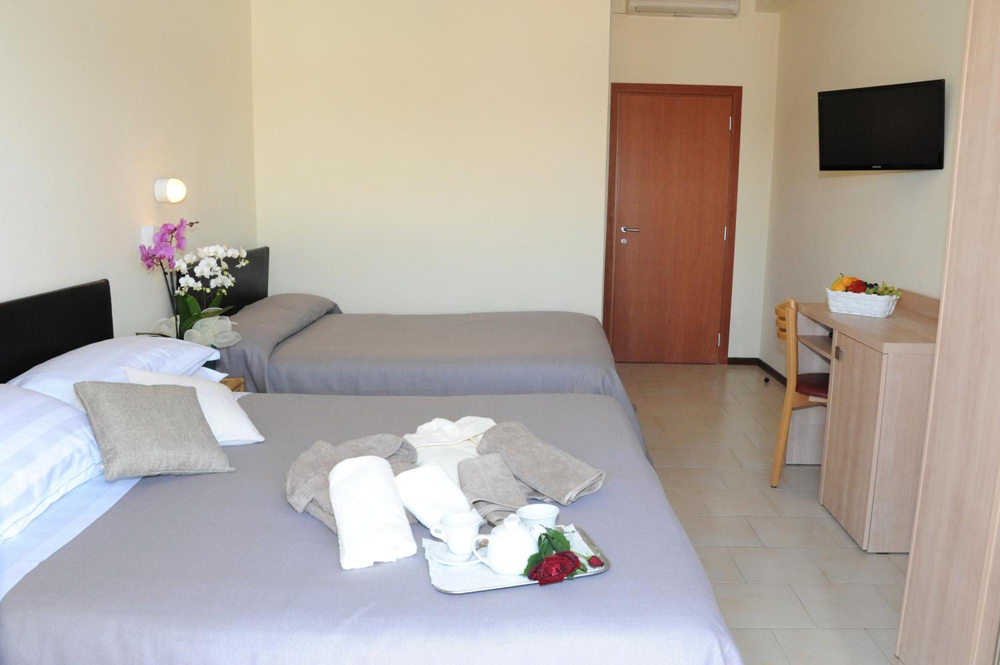 Hotel Lanzoni Червия Екстериор снимка
